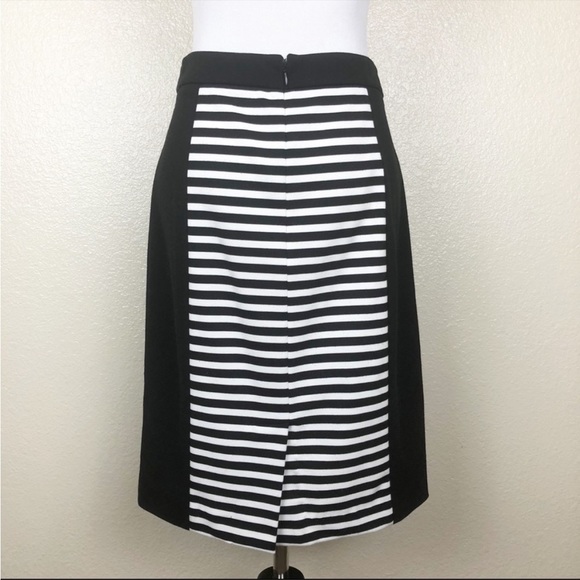 Calvin Klein Black and White Striped Pencil Skirt w/Black Side Panels - Size 4 - Picture 4 of 11